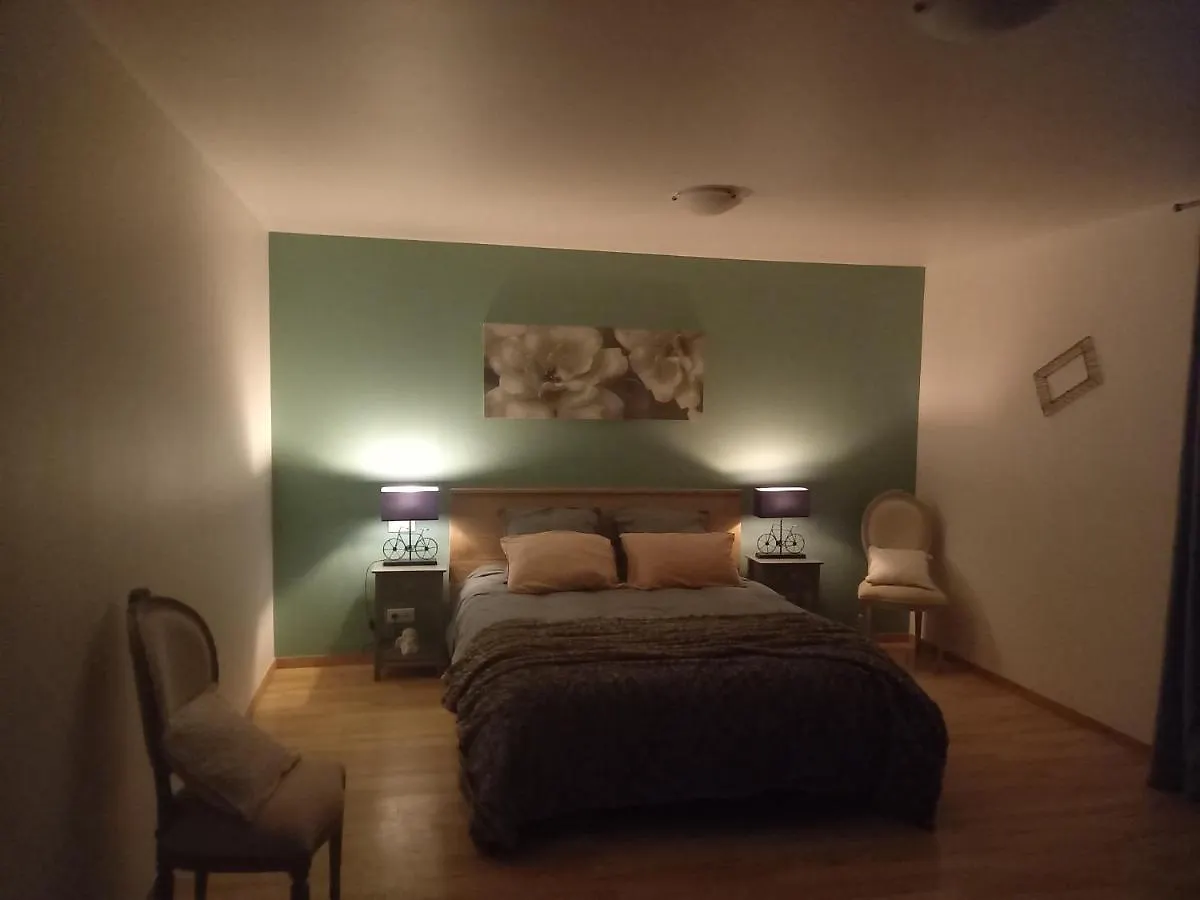 Senaillac-Latronquiere Alpagas De Barres Bed & Breakfast