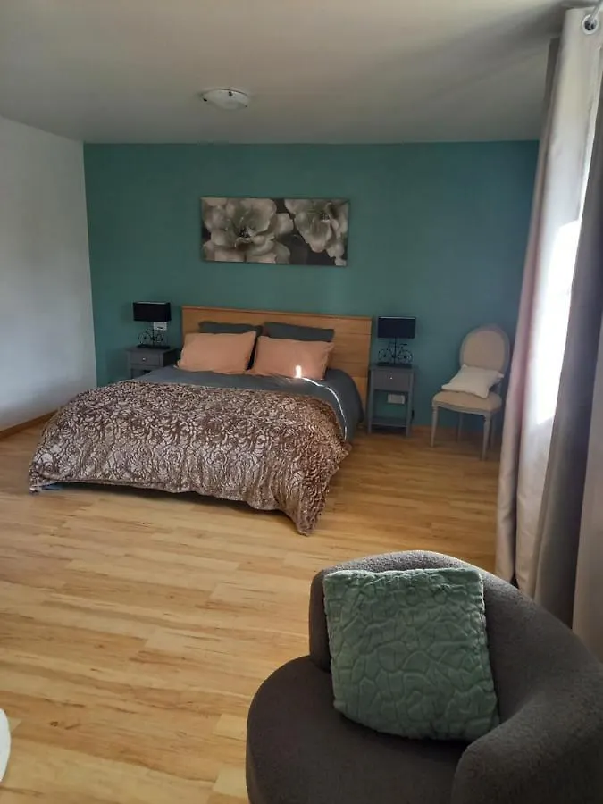 Senaillac-Latronquiere Alpagas De Barres Bed & Breakfast