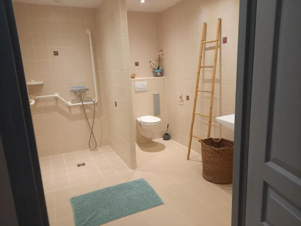 Senaillac-Latronquiere Alpagas De Barres Bed & Breakfast 0*,  フランス