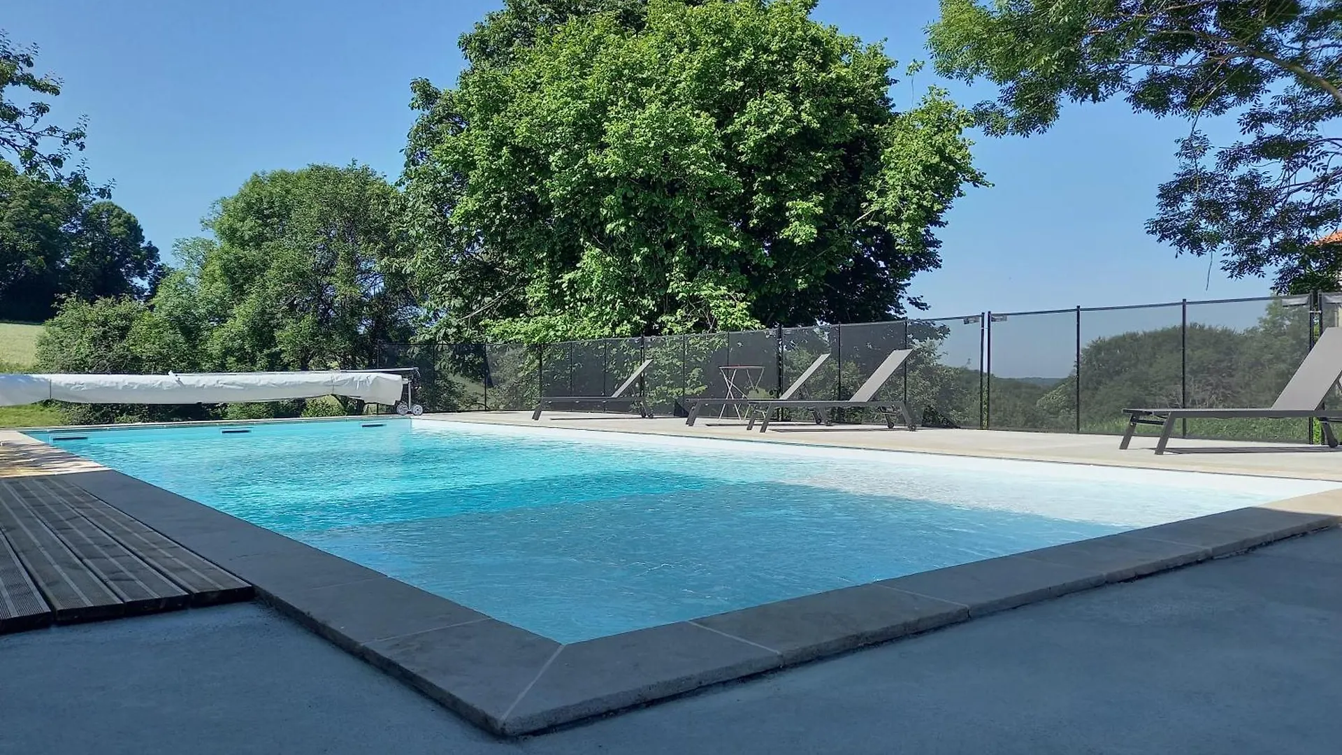 Senaillac-Latronquiere Alpagas De Barres Bed & Breakfast