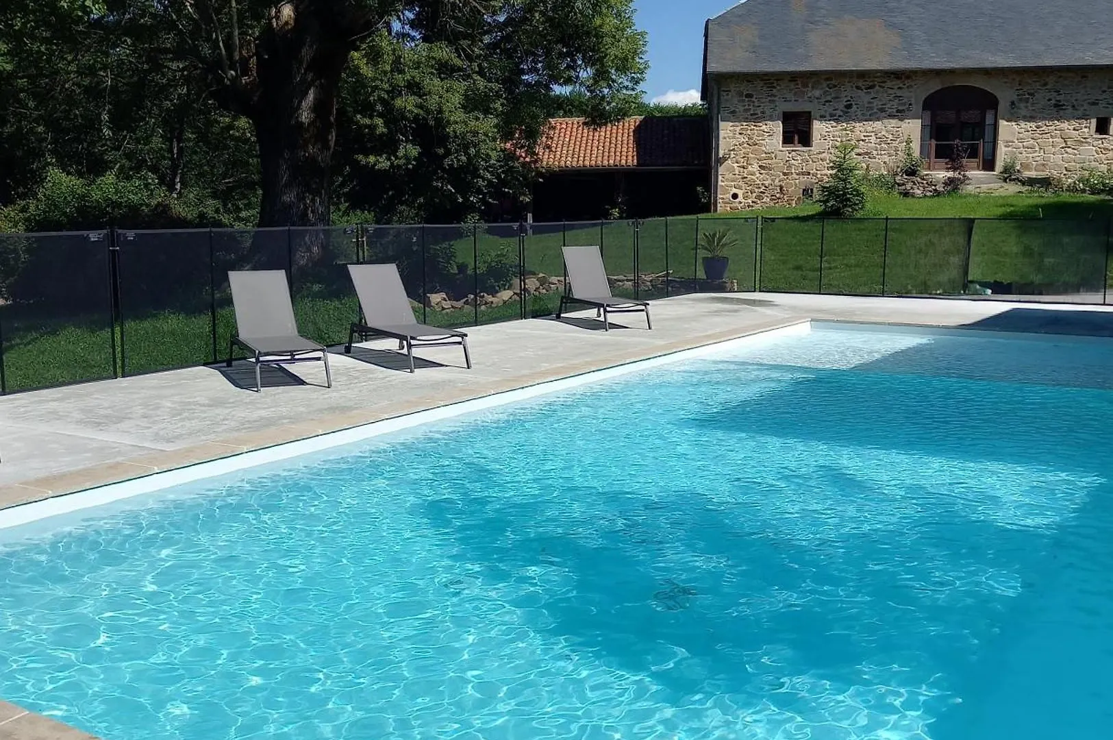 Senaillac-Latronquiere Alpagas De Barres Bed & Breakfast